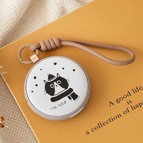 【博多店】温まるとデザインが変化！ライト付きカイロ